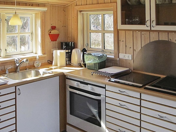 Fridge, coffee/tea maker, highchair