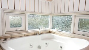 Spa treatment - Beautiful Holiday Home in Sjolund With Sauna (Sjølund)