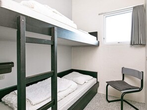 3 bedrooms, cribs/infant beds
