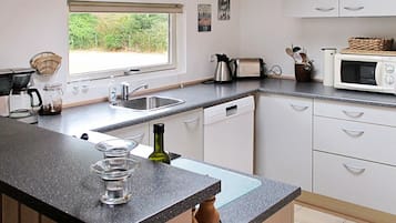 Coffee/tea maker, fridge, microwave, dishwasher