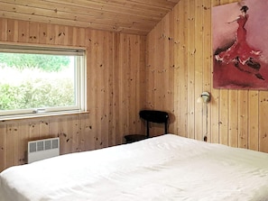 3 bedrooms, cribs/infant beds