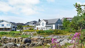 Hus | Utsikt mot innsjø