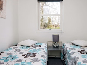 3 bedrooms, cribs/infant beds