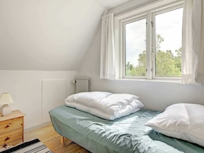 3 bedrooms, cribs/infant beds