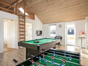 House | Game room