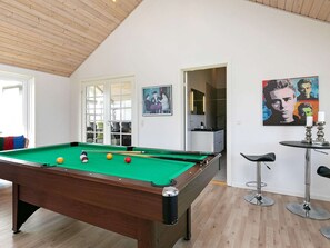 House | Game room