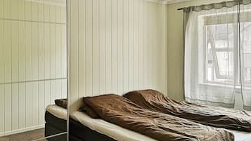 5 bedrooms, individually furnished