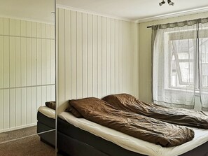 5 bedrooms, individually furnished - 11 Person Holiday Home in Kristianssand (Kristiansand)