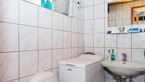 Bathroom - Spacious Holiday Home in Jutland With Terrace (Ebeltoft)