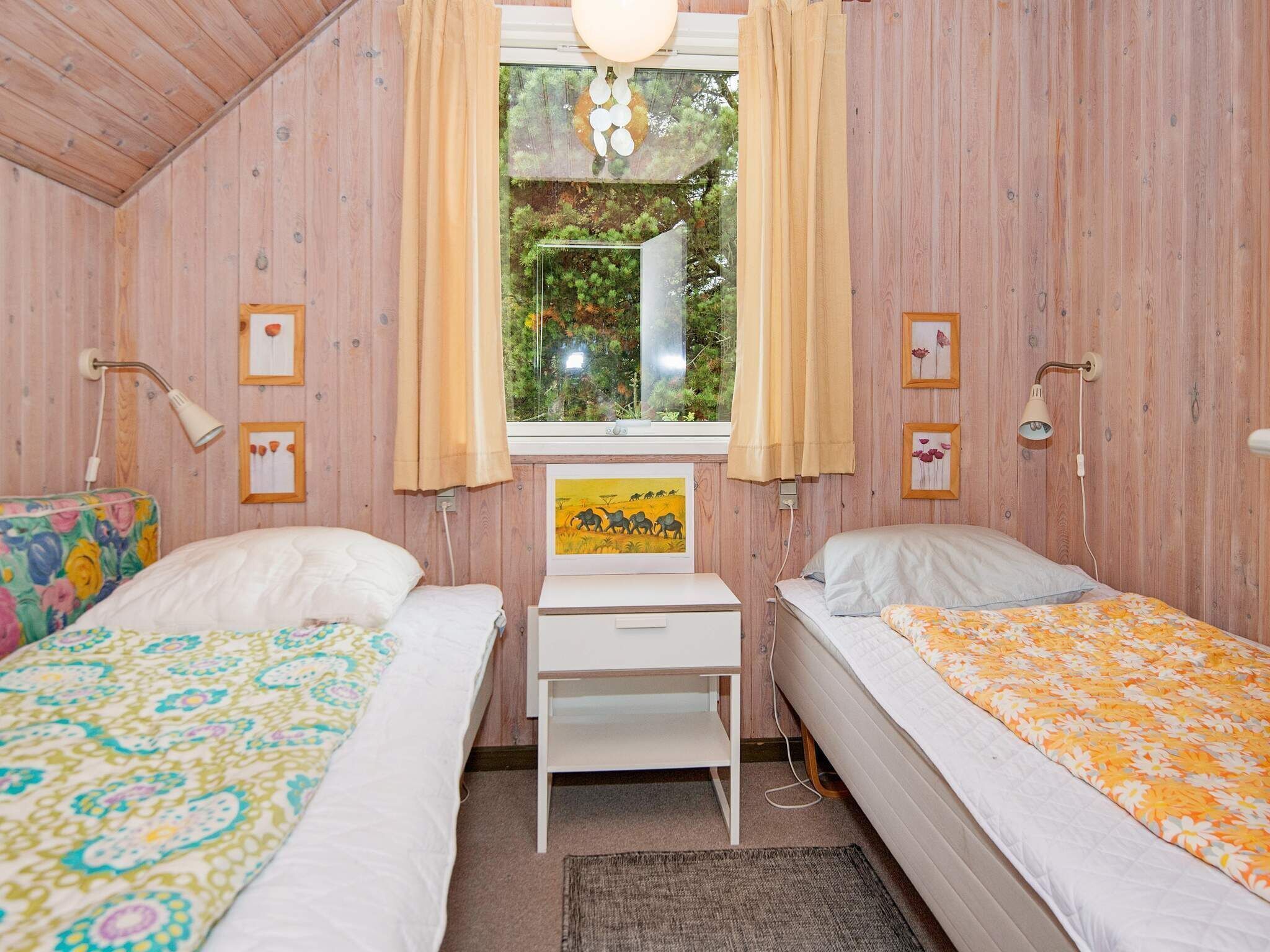 3 bedrooms, cots/infant beds