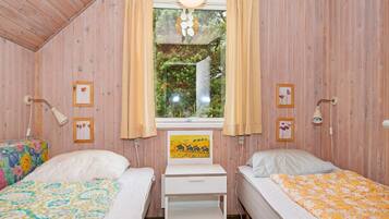 3 bedrooms, cots/infant beds