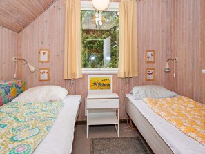 3 bedrooms, cots/infant beds - Secluded Holiday Home in Vejers Strand With Terrace (Vejers Strand)