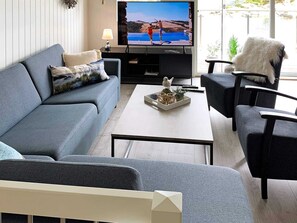 House | Living area - 8 Person Holiday Home in Urangsvag (Bomlo)