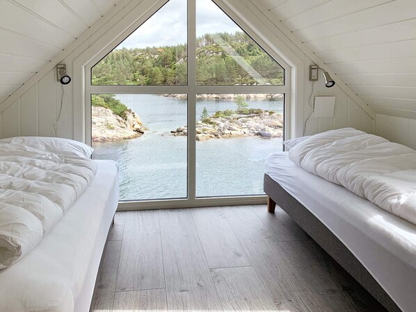 House - 8 Person Holiday Home in Urangsvag (Bomlo)