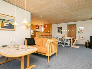 Living room - Secluded Holiday Home in Spøttrup With Terrace (Spøttrup)