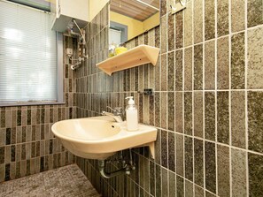Bathroom - Secluded Holiday Home in Spøttrup With Terrace (Spøttrup)