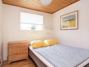 3 bedrooms, cribs/infant beds