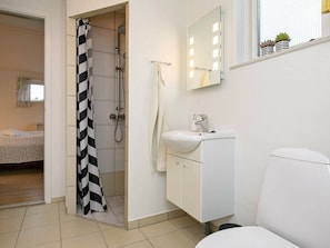 Bathroom - Simplistic Holiday Home in Løgstrup With Terrace (Logstrup)