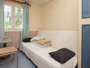 2 bedrooms, cribs/infant beds