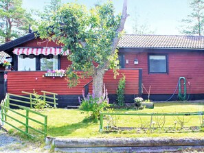 Exterior - 6 Person Holiday Home in Lidkoping (Lidköping)