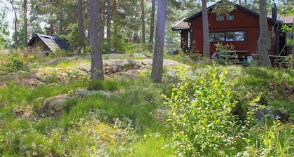 Scenic Lakeside Cottage-by Traum