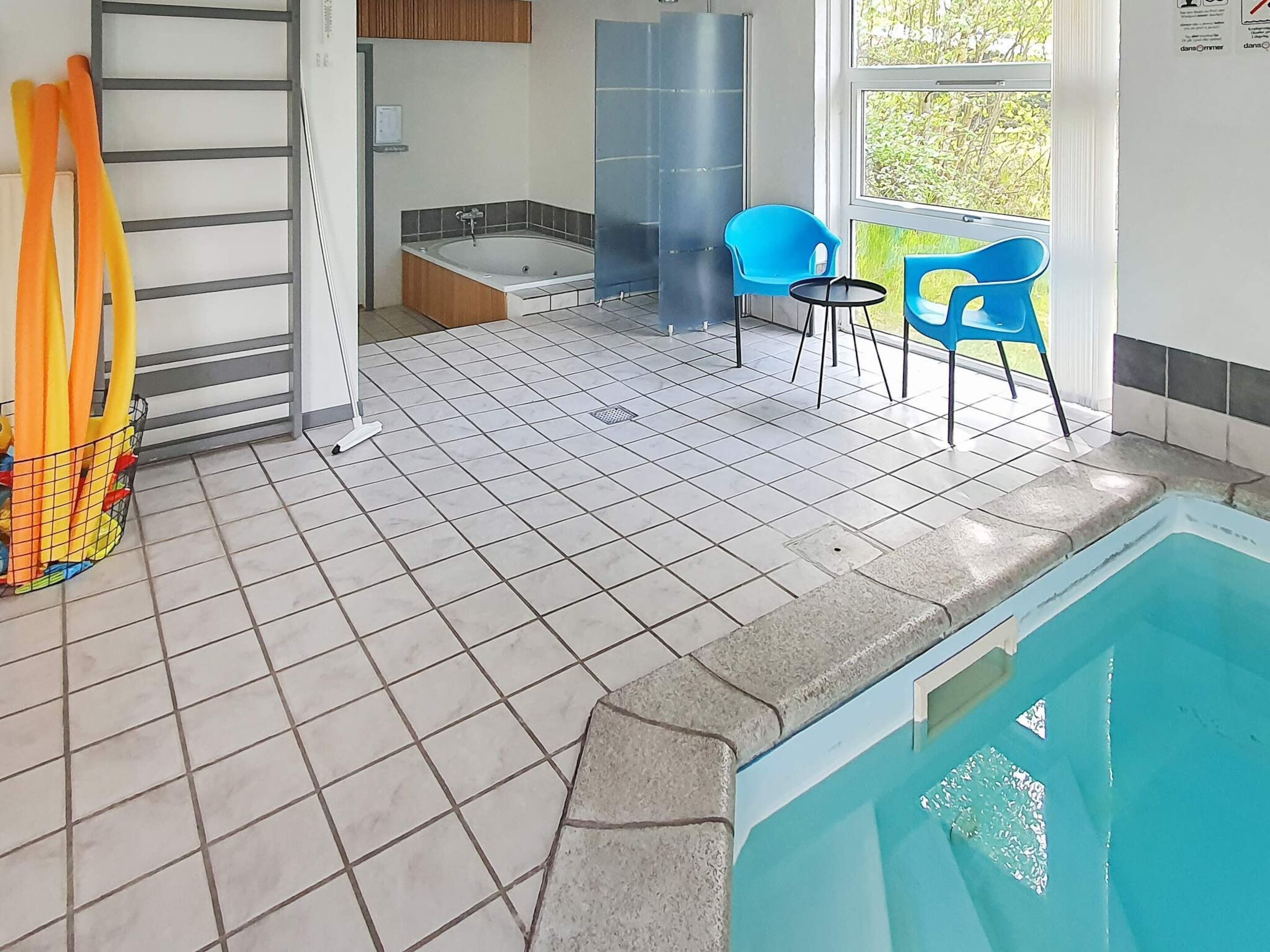 Hus | Pool | Indendørs pool, udendørs pool