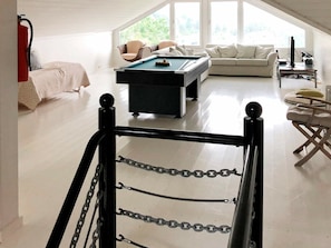 4 bedrooms, individually furnished