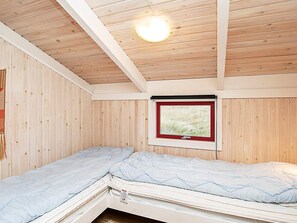 4 bedrooms, cribs/infant beds