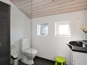 Bathroom - 8 Person Holiday Home in Hirtshals (Hirtshals)