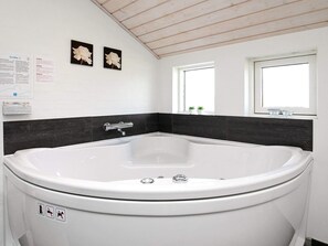Spa treatment - 8 Person Holiday Home in Hirtshals (Hirtshals)