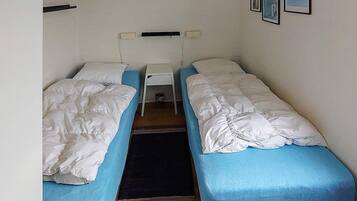 1 bedroom, cribs/infant beds