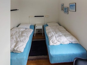 1 bedroom, cribs/infant beds