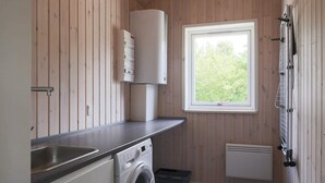House | Bathroom - 6 Person Holiday Home in Horve (Horve)
