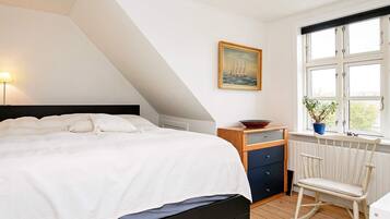 2 kamar tidur dan tempat tidur bayi
