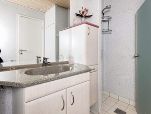 Bathroom - 6 Person Holiday Home in Rodby (Rodby)