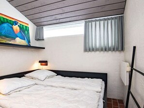 3 bedrooms, cots/infant beds