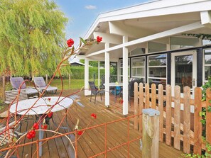Outdoor dining - Tasteful Holiday Home in KarrebÃ¦ksminde near Sea (Karrebæksminde)