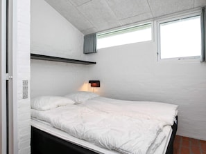 3 bedrooms, cribs/infant beds