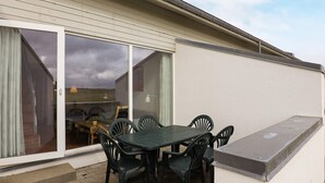 Outdoor dining - Serene Holiday Home in Blokhus With Sauna (Brovst)