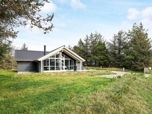 House | Pemandangan dari hartanah