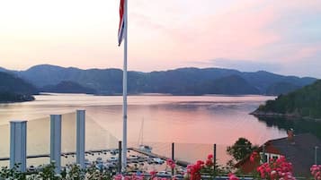 House | Lake view