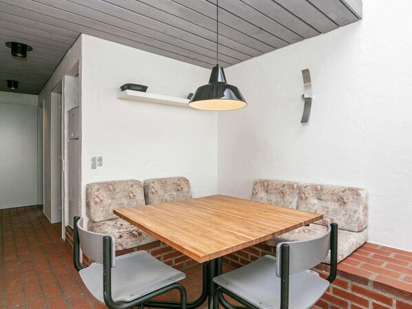 Fridge, dishwasher, highchair