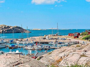 Beach - 6 Person Holiday Home in Lysekil (Lysekil)