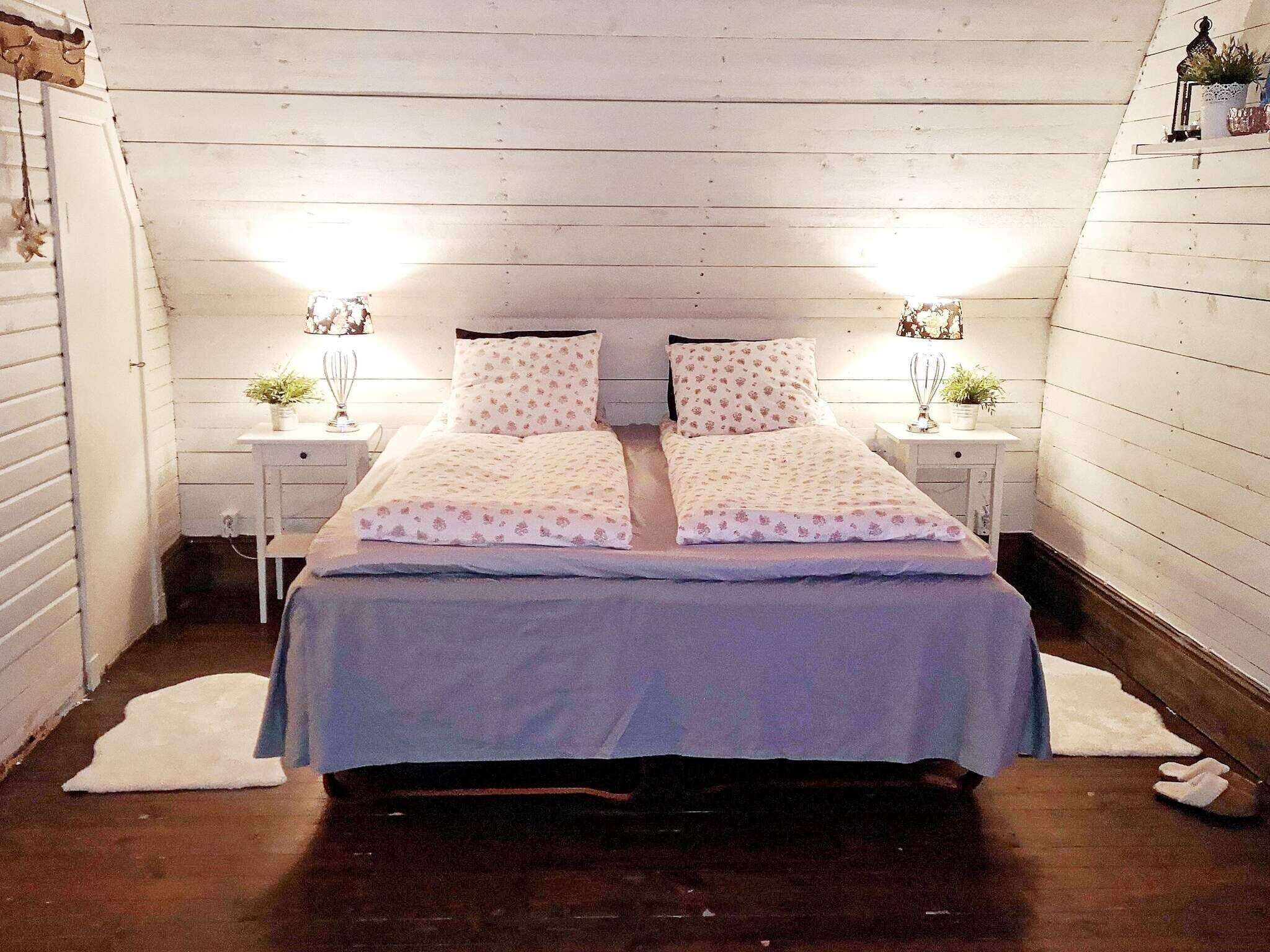 2 bedrooms, individually furnished, bed sheets