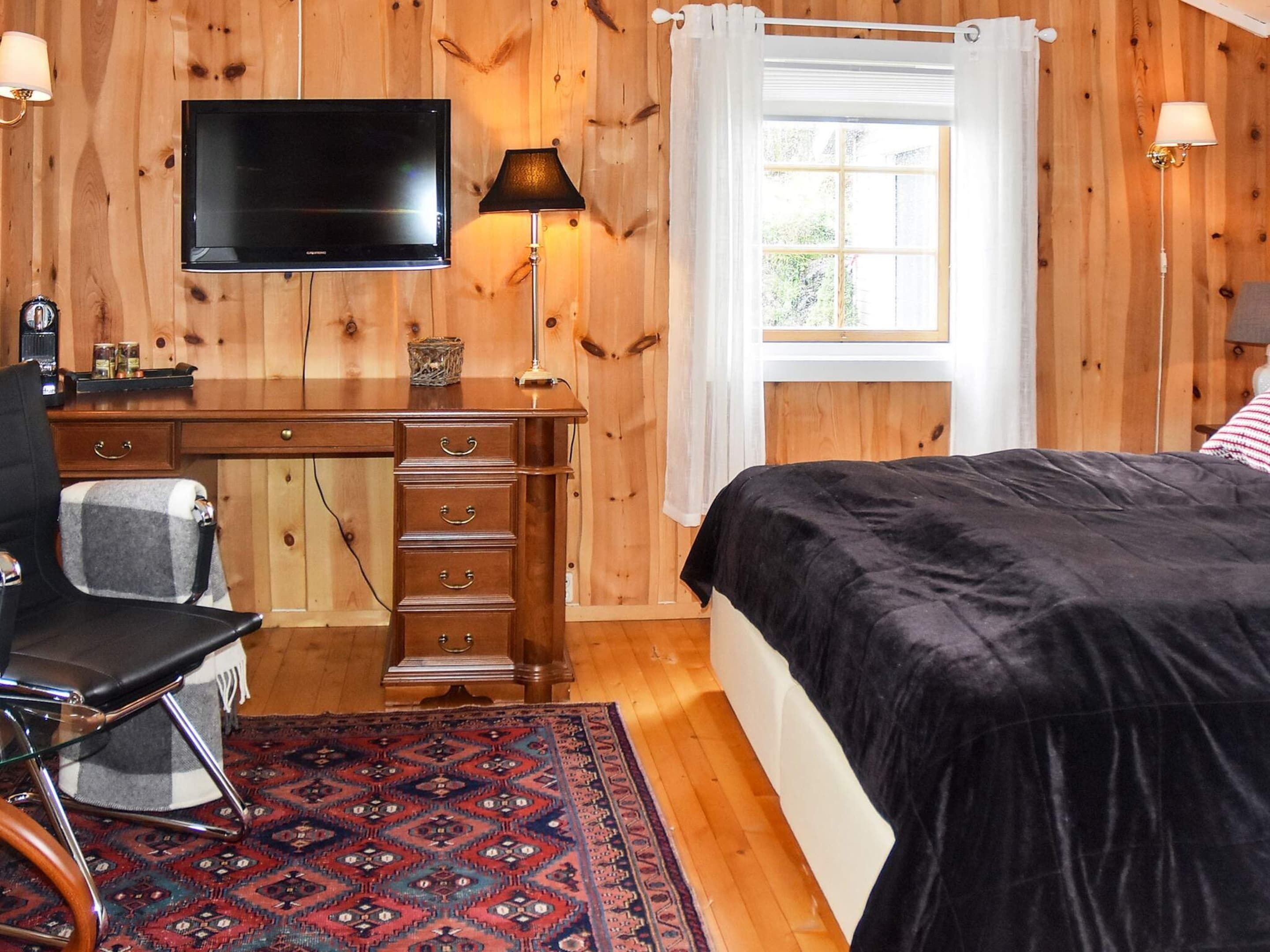 3 bedrooms, individually furnished, bed sheets