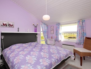 3 bedrooms, cots/infant beds