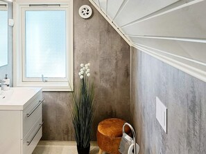 House | Bathroom - Seaside Fisherman s Haven-by Traum (Bomlo)