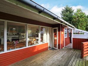 Balcony - Stylish Holiday Home in Hals With Barbecue (Hals)