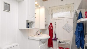 Bathroom - Stylish Holiday Home in Hals With Barbecue (Hals)