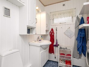 Bathroom - Stylish Holiday Home in Hals With Barbecue (Hals)